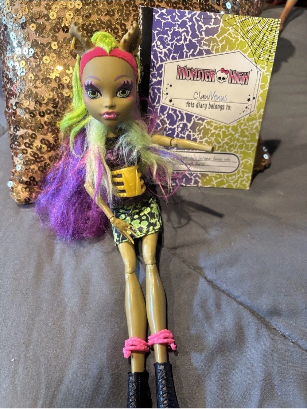 Monster High Clawvenus Doll Freaky Fusions Missing Hand!